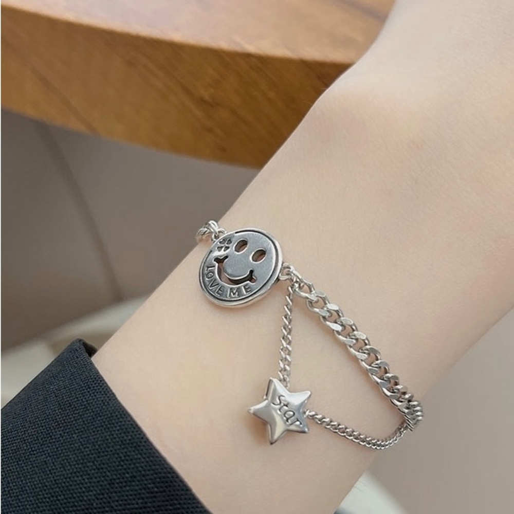 Smile at the star bracelet